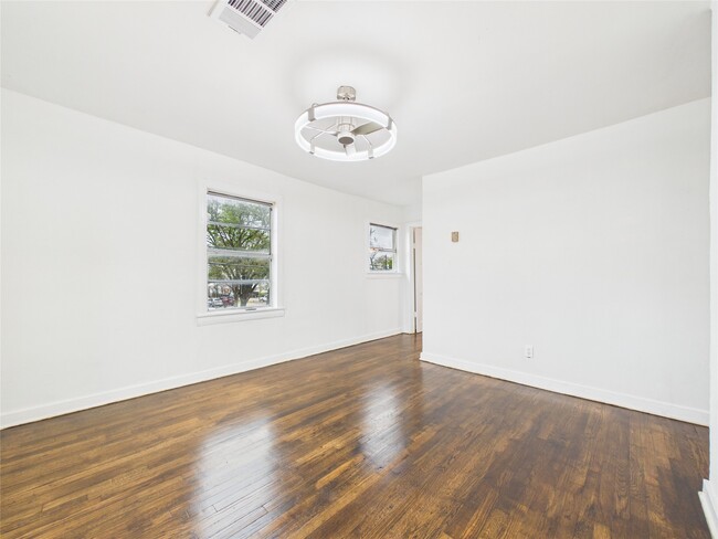 Building Photo - 2016 Dunlavy St