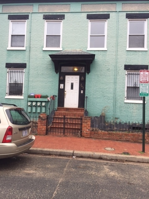 Building Photo - 242 12th Pl NE