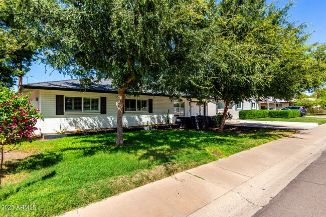 Building Photo - 2728 E Highland Ave