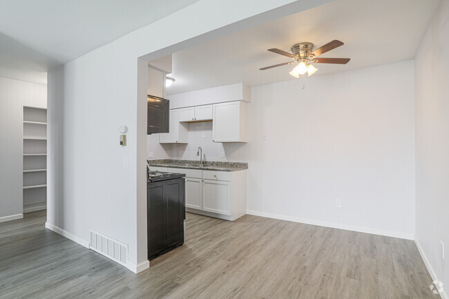 1 BR, 1 BA - Dining Area - Waverly Flatz