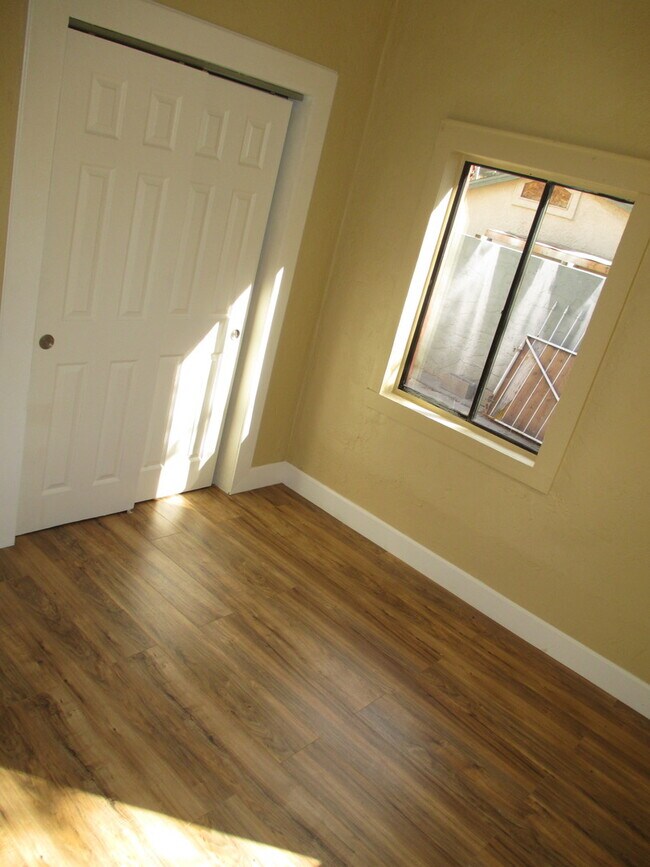 Building Photo - Great 3 bedroom 1 bath with nice size yard