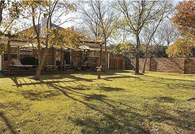 Foto del edificio - 7172 Ridge Oak Rd
