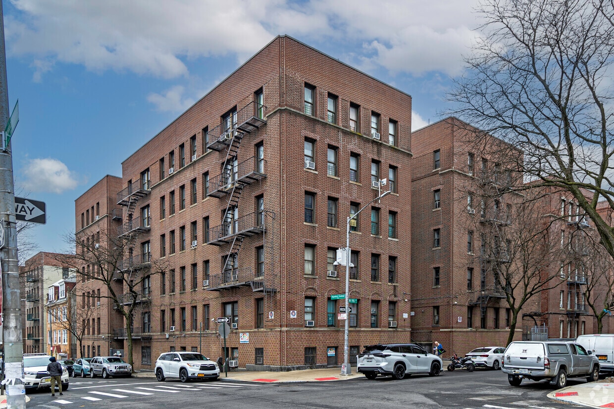 Primary Photo - 60 W 190th St