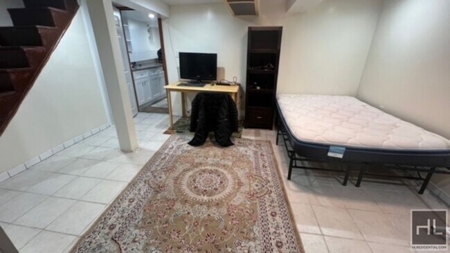 Building Photo - LARGE SEMI- BASEMENT STUDIO FOR HARDEN STR...