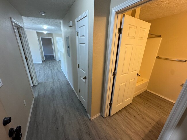 Foto del edificio - 2 bedroom 2 bath apartment at Clifton Heig...