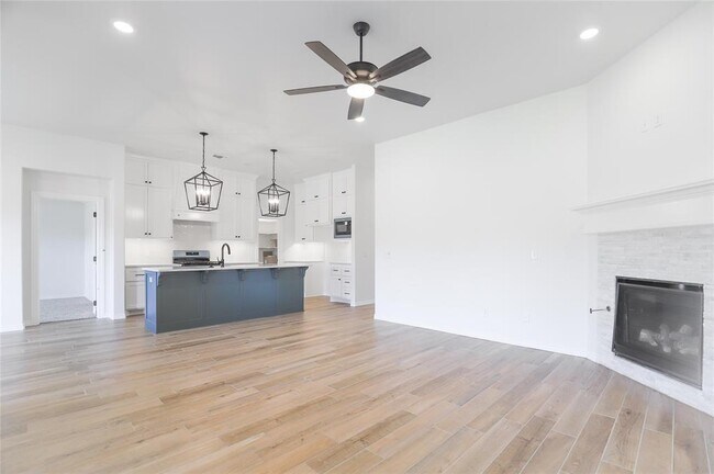 Foto del edificio - 8201 Mountain Oak Dr