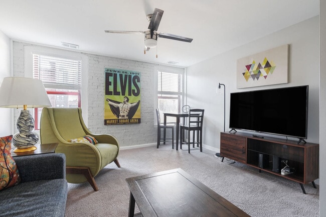 Building Photo - 615 N East St