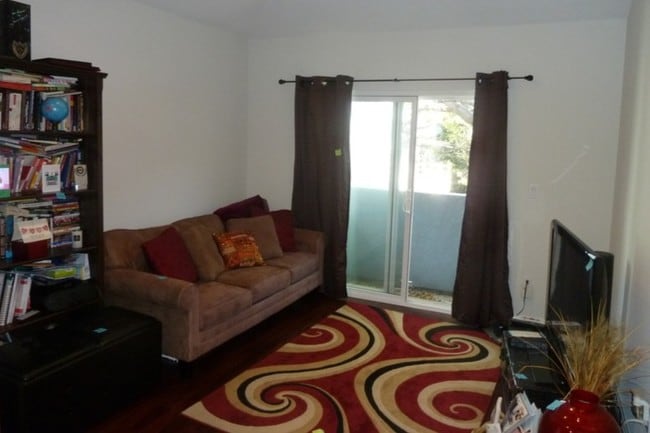 Living - 1250 Edris Dr