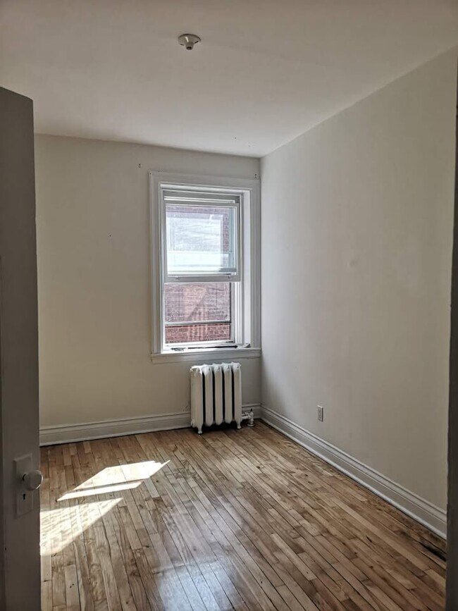 Building Photo - 2317 Av De Hampton