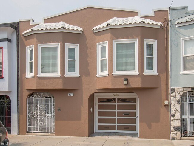 Building Photo - 538 Moscow St