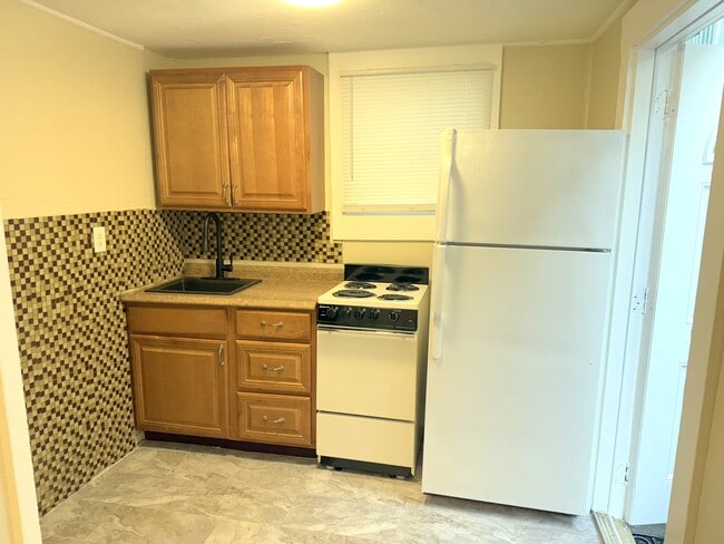Kitchen - 832 1st St N