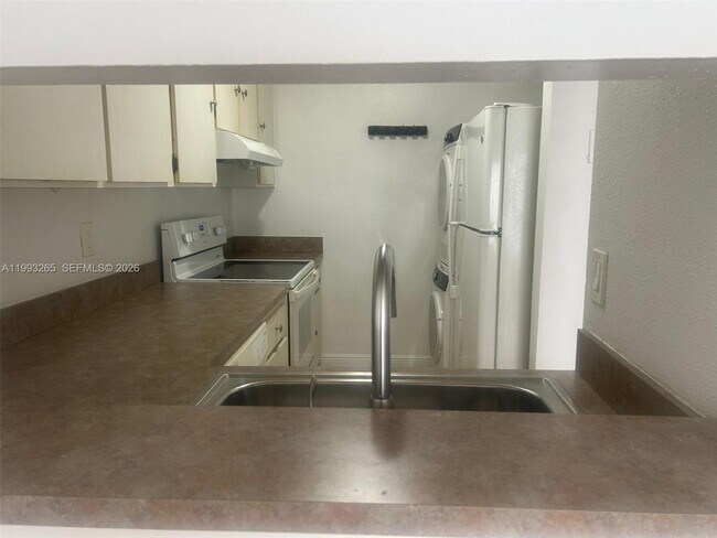 Foto del edificio - 3748 N University Dr