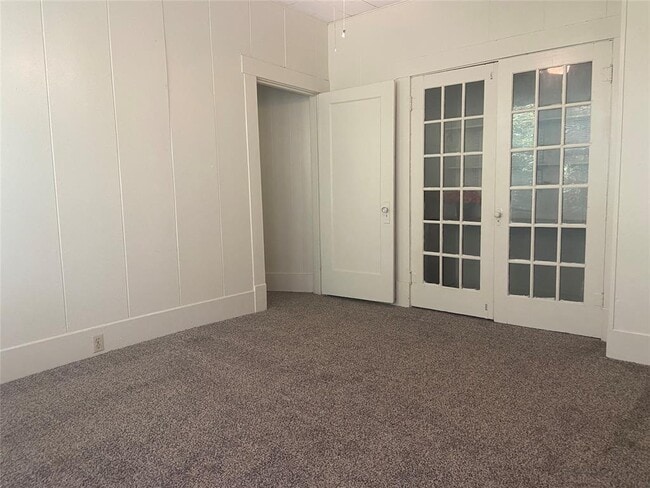 Building Photo - 401 W 38th St