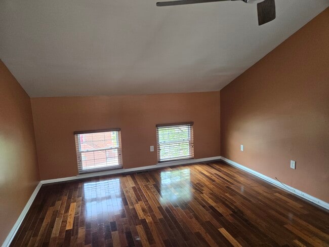 Building Photo - 33 N Ann St