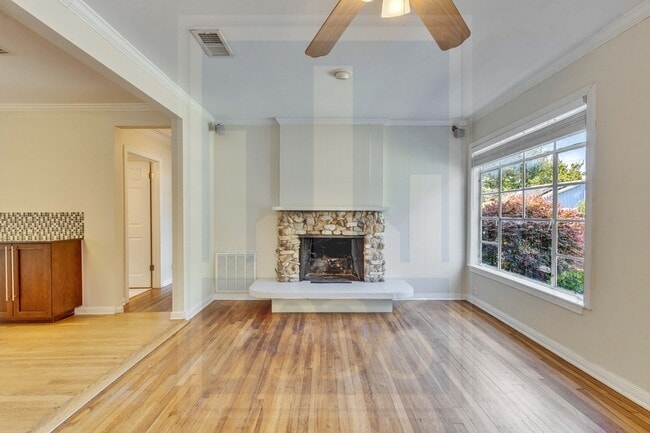 Building Photo - 4815 Woodview Ave