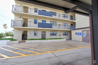 Building Photo - 520 Palm Springs Blvd