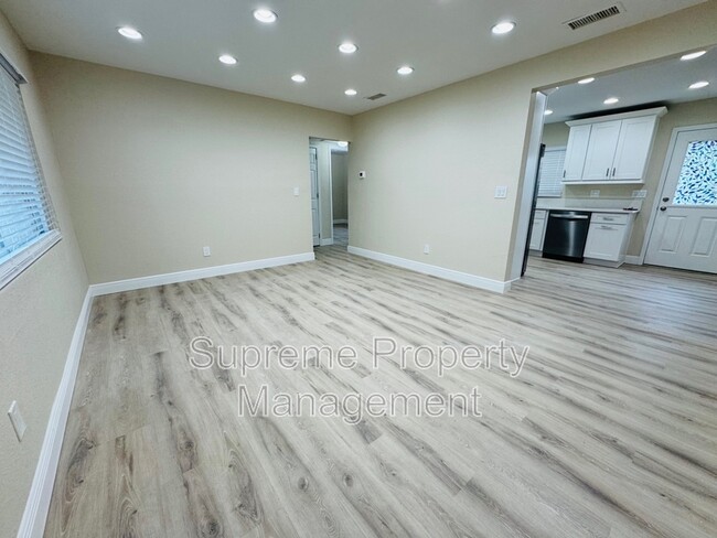 Foto del edificio - 3895 Maple St NE