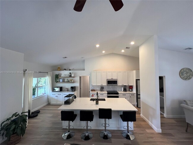 Foto del edificio - 6152 120th Ave N