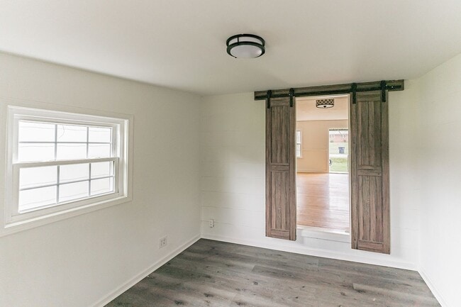 Photo - COMING SOON! Charming 3 bedroom 1 bathroom for rent! House