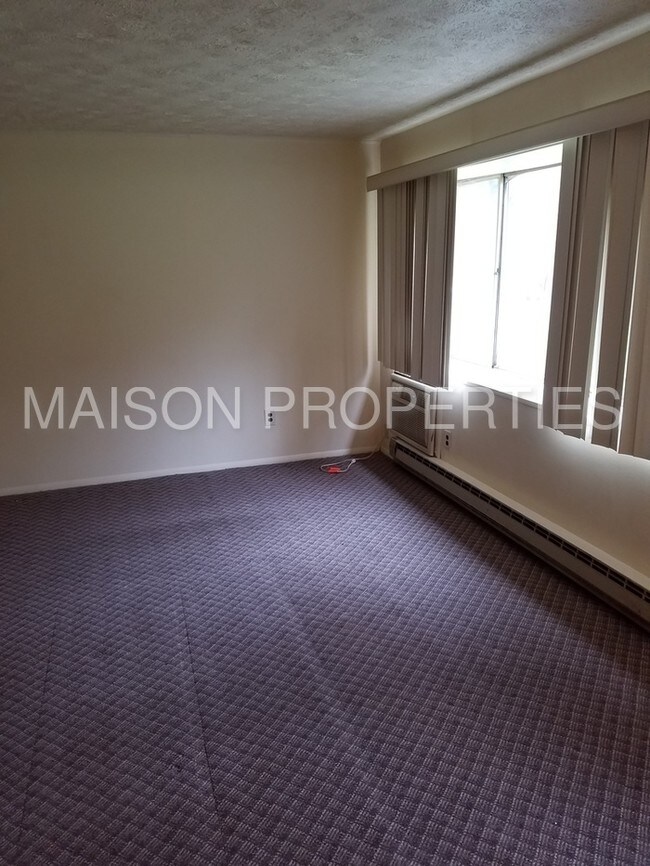 Building Photo - 138 Woodhill #9 | 2BD 1 BA | Greece