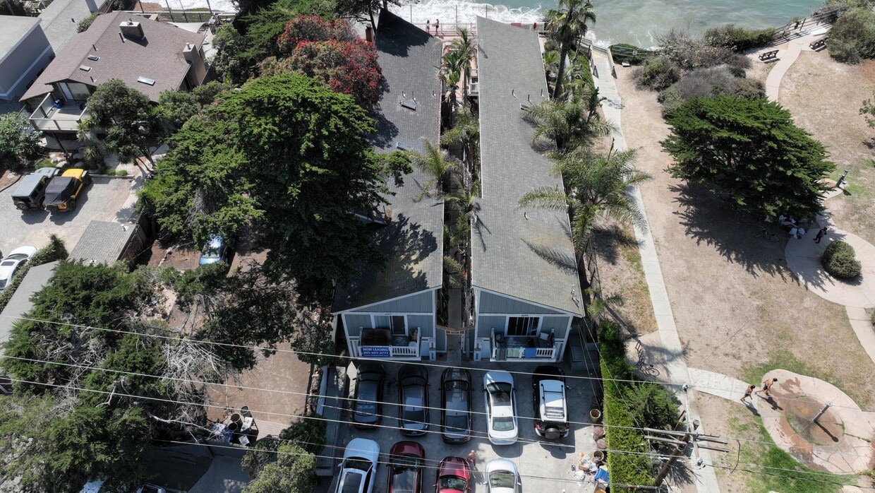 Building Photo - 6597 Del Playa Dr