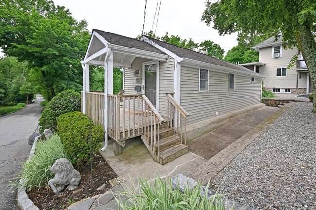 Building Photo - 211 Godwin Ave