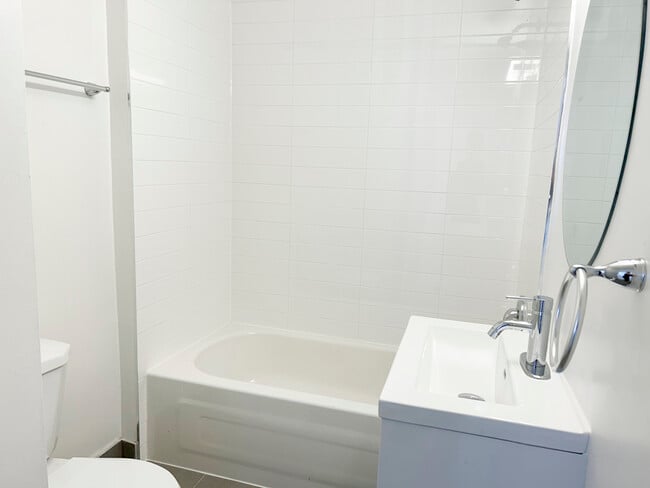 Building Photo - 855 Jervis