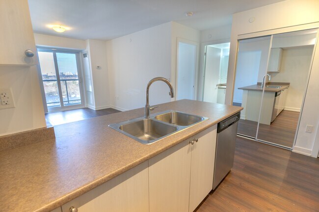 Photo du bâtiment - 1346-1346 Danforth Rd