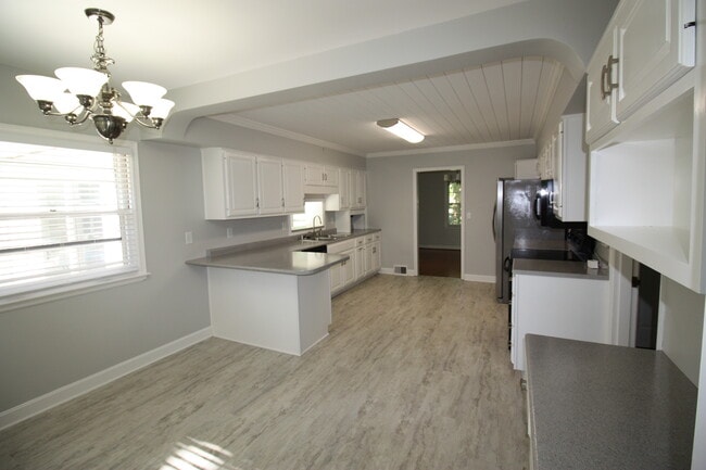 Building Photo - 203 Dorsey Way