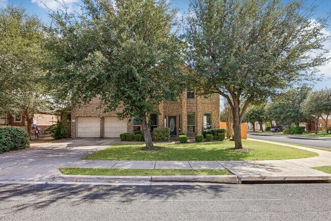 Foto del edificio - 701 Crestwood Ln