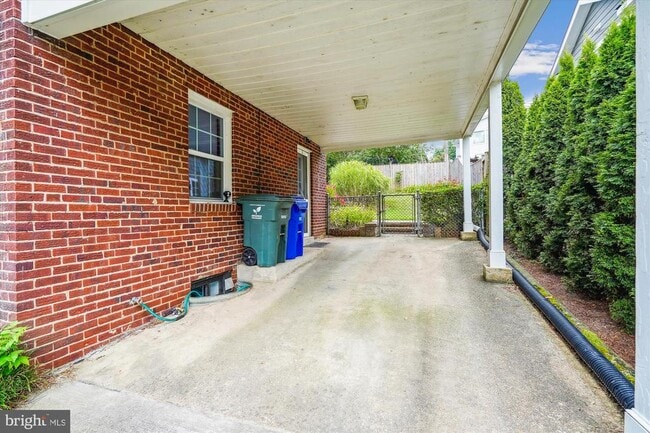 Building Photo - 6124 12th Rd N