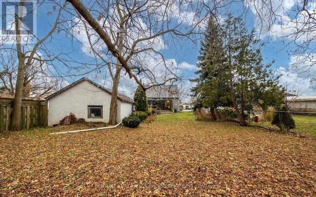 Building Photo - 22 Parker St