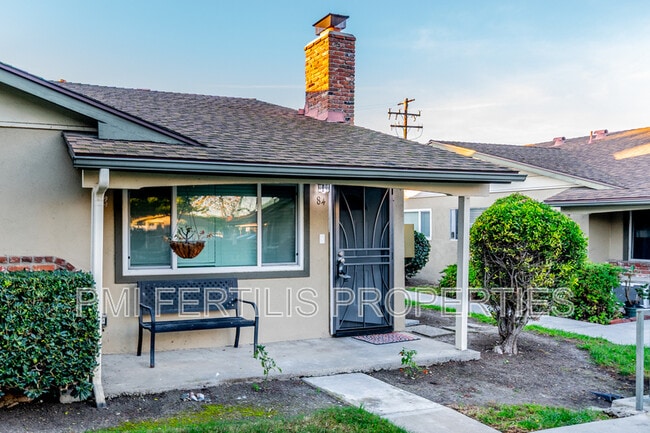 Building Photo - 2295 N Tustin St