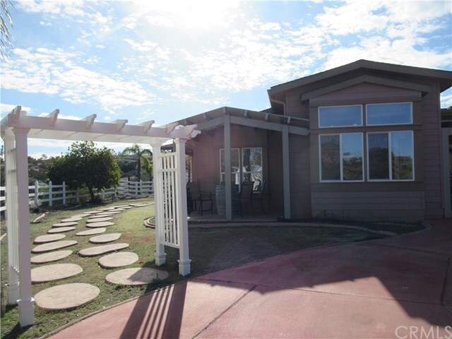 Building Photo - 39565 Spanish Oaks Dr