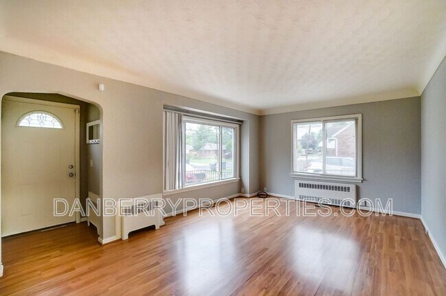 Foto del edificio - 915 Independence Rd