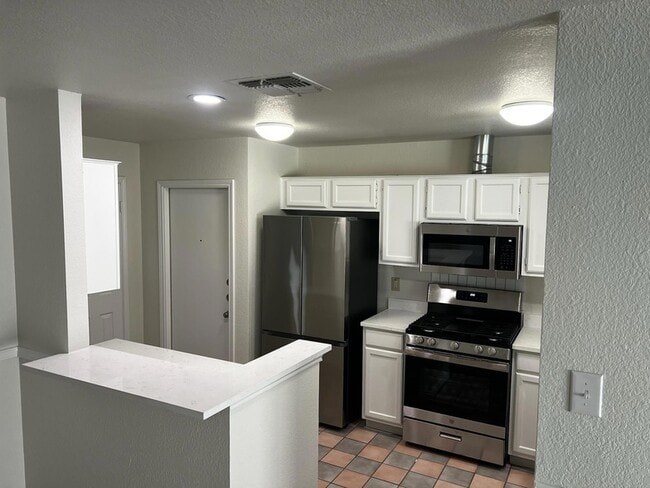 Building Photo - 607 Saunders Dr