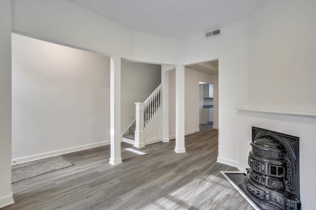 Building Photo - Beautifully Renovated 2BD/1BA Row Home in ...