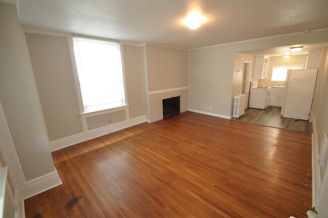 Building Photo - 1411 W 8th Ave