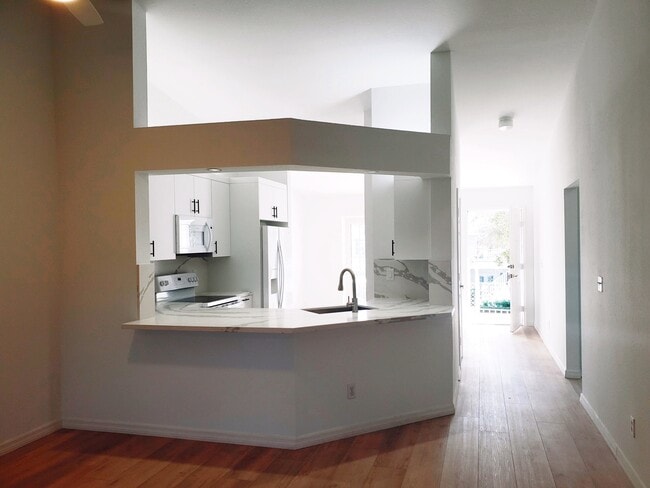 Building Photo - 859 Tanbark Dr