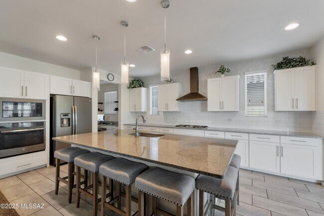 Foto del edificio - Well-Maintained 4 Bed 3 Baths NW Home with Attractive Upgrades Throughout!