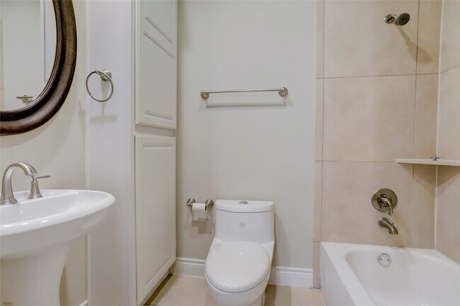Foto del edificio - 9133 Creekstone Lake Dr