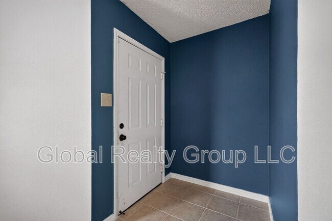 Building Photo - 306 Meadow Dr