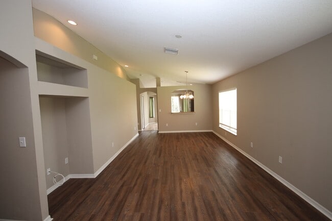 Foto del edificio - 3 bed, 2 bath, 2 car garage in Riverview