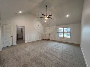 Building Photo - 980 Silver Birch St