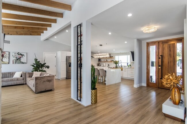 Building Photo - 4821 Heaven Ave