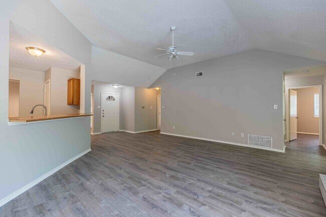 Foto del edificio - 6711 Quail Lake Dr