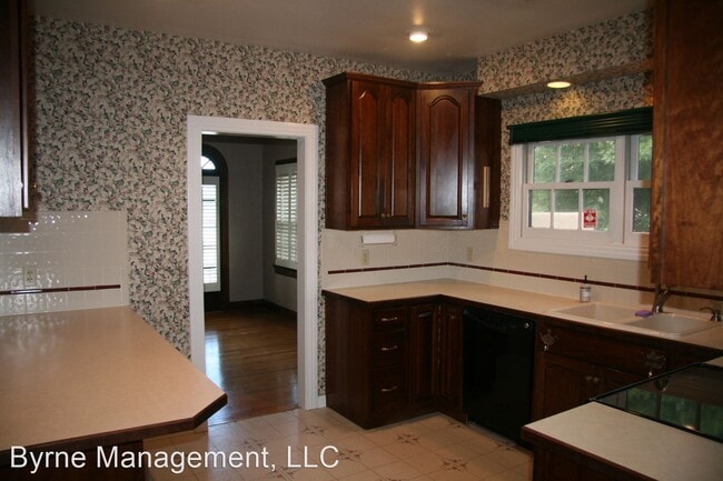 Building Photo - 3 br, 2 bath House - 331 N Logan Ave