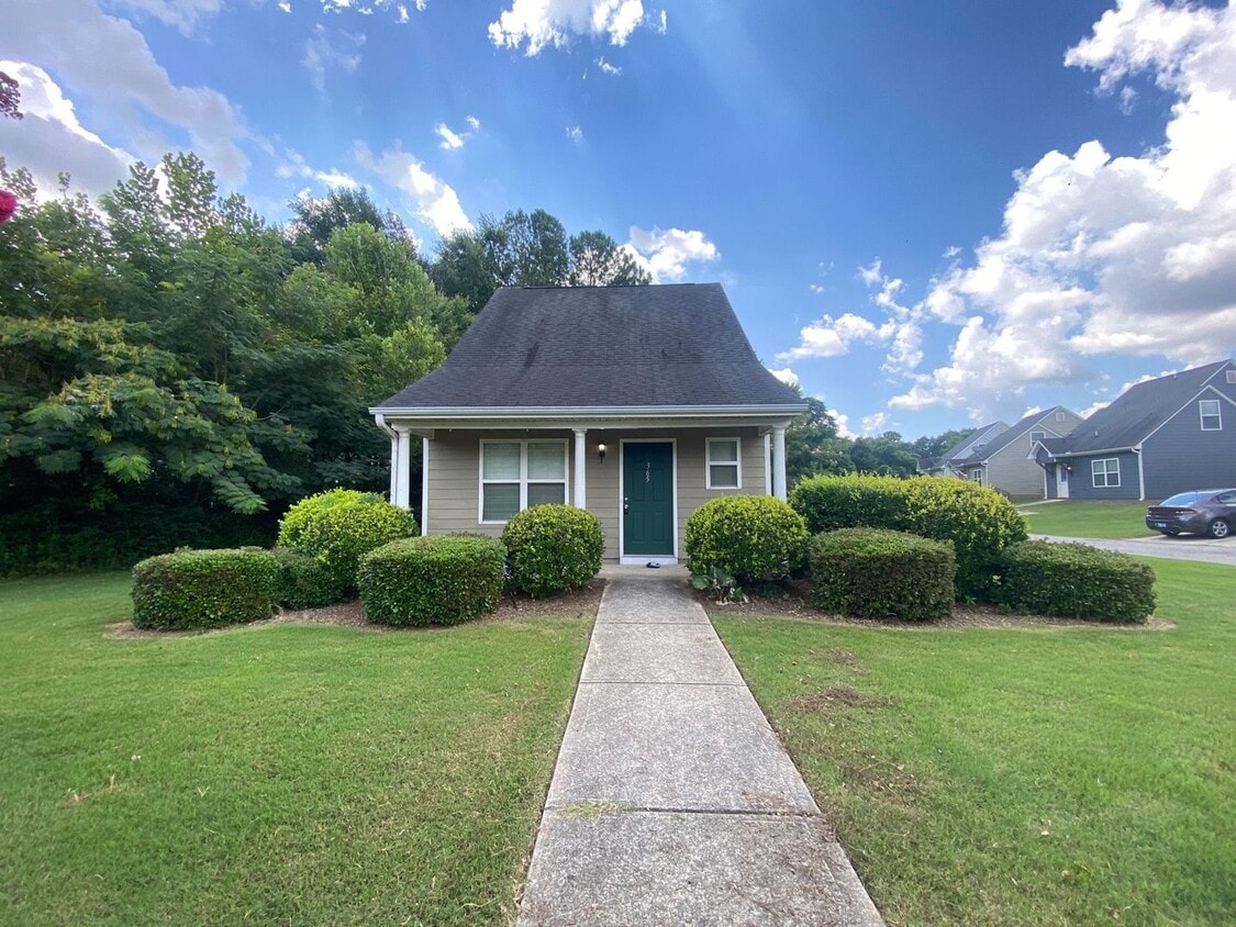 Primary Photo - PRE-LEASING FOR AUGUST 2025- FENCED IN YARD!