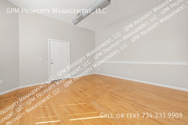 Foto del edificio - 412 Grand River Ave