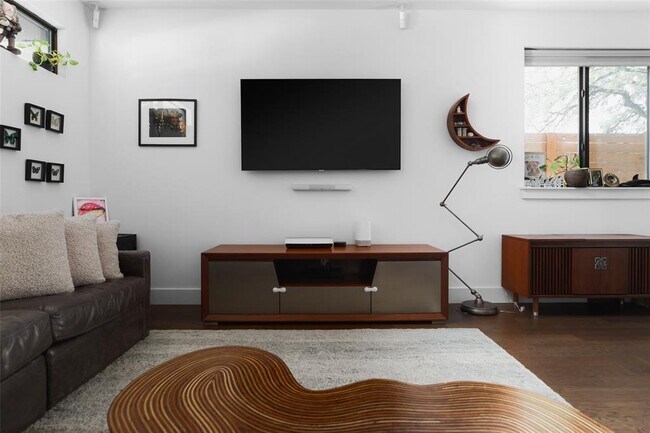 Building Photo - 4420 Mt Vernon Dr